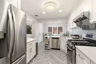 225 Willets Ln, Jericho, NY 11753 - Photo 12