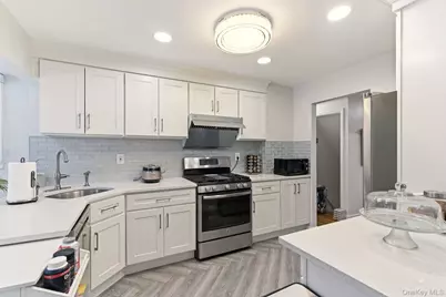 225 Willets Lane, Jericho, NY 11753 - Photo 14