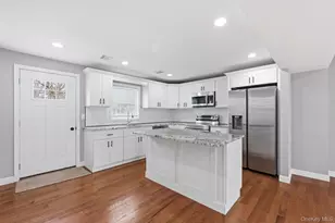 7 E Lakeland St, Bay Shore, NY 11706 - Photo 18