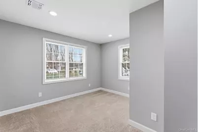 7 E Lakeland Street, Bay Shore, NY 11706 - Photo 16