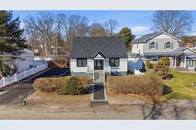 7 E Lakeland Street, Bay Shore, NY 11706 - Photo 2