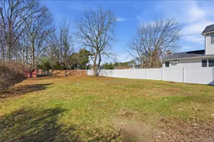 7 E Lakeland St, Bay Shore, NY 11706 - Photo 8