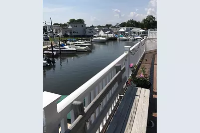 729 S 9th Street, Lindenhurst, NY 11757 - Photo 2