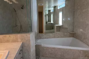 3 Crestwood Pl, Great Neck, NY 11024 - Photo 10