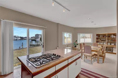 49 Dolphin Lane E, Copiague, NY 11726 - Photo 22