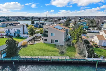 49 Dolphin Lane E, Copiague, NY 11726 - Photo 4
