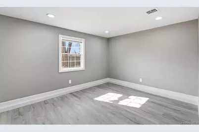 149 Delaware Avenue, Bay Shore, NY 11706 - Photo 8