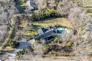 39 Barkers Point Rd, Sands Point, NY 11050 - Photo 32