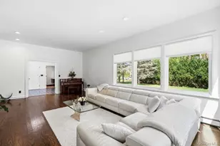 19 Frost Creek Dr, Locust Valley, NY 11560 - Photo 10