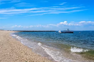 19 Frost Creek Dr, Locust Valley, NY 11560 - Photo 2