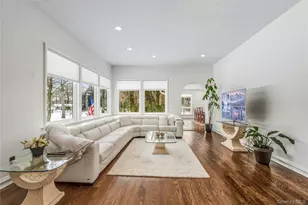 19 Frost Creek Dr, Locust Valley, NY 11560 - Photo 4