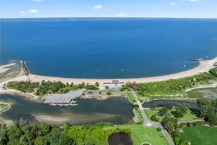 19 Frost Creek Dr, Locust Valley, NY 11560 - Photo 40