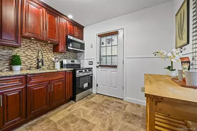 15 Primrose Lane, Levittown, NY 11756 - Photo 8