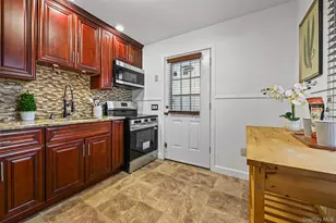 15 Primrose Ln, Levittown, NY 11756 - Photo 8