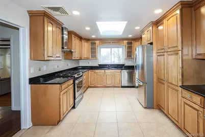 [Address not provided], Syosset, NY 11791 - Photo 10