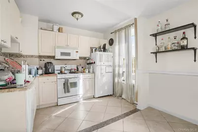 2932 Baisley Avenue, Bronx, NY 10461 - Photo 2