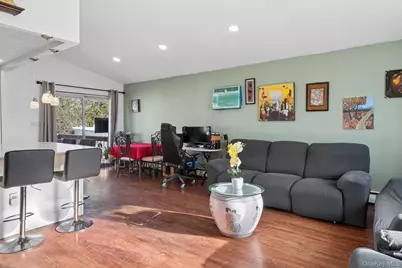 253 W 20th Street, Deer Park, NY 11729 - Photo 4