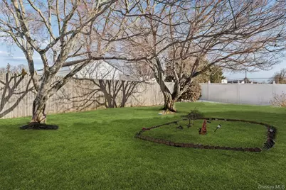 253 W 20th Street, Deer Park, NY 11729 - Photo 14