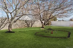 253 W 20th St, Deer Park, NY 11729 - Photo 14