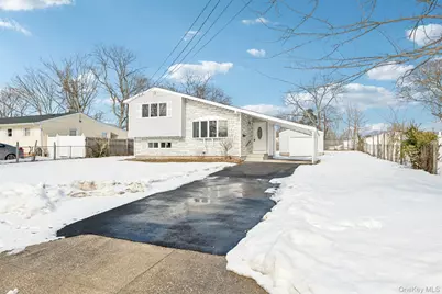 17 Laurie Road, Brentwood, NY 11717 - Photo 4