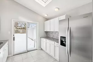 17 Laurie Rd, Brentwood, NY 11717 - Photo 14