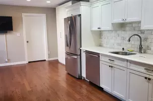 91 Duck Pond Dr, Manhasset, NY 11030 - Photo 2