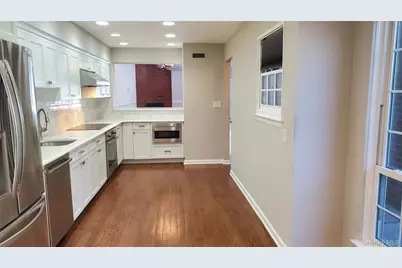 91 Duckpond Drive, Manhasset, NY 11030 - Photo 8