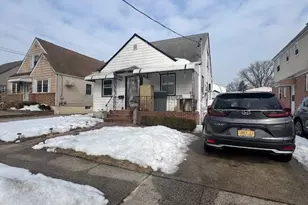 516 N 1st St, New Hyde Park, NY 11040 - Photo 2