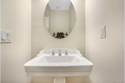 116 Stewart Avenue #B, Bethpage, NY 11714 - Photo 16