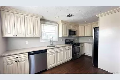 27 Southridge Drive #2, Glen Cove, NY 11542 - Photo 2