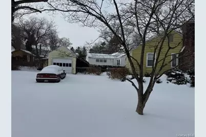 11 Birch Drive, Huntington Station, NY 11746 - Photo 4