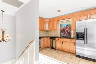 113 Maple Pl, Yonkers, NY 10704 - Photo 2