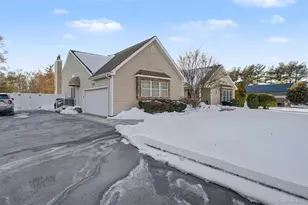 8 Paddock Dr, Northport, NY 11768 - Photo 2