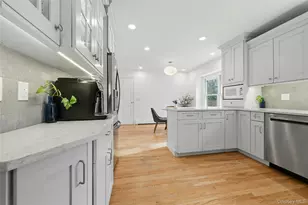 10 Woodhull Rd, East Setauket, NY 11733 - Photo 12