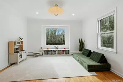 10 Woodhull Road, East Setauket, NY 11733 - Photo 8