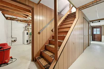 10 Woodhull Road, East Setauket, NY 11733 - Photo 36