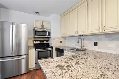 11 W Hitchcock Avenue, Floral Park, NY 11001 - Photo 18