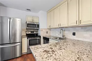 11 W Hitchcock Ave, Floral Park, NY 11001 - Photo 18