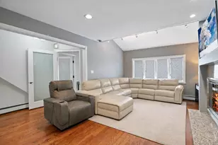 11 W Hitchcock Ave, Floral Park, NY 11001 - Photo 10