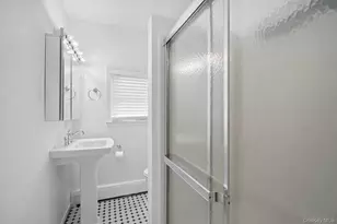 11 W Hitchcock Ave, Floral Park, NY 11001 - Photo 22