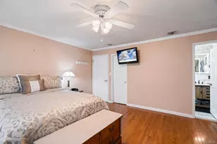 11 W Hitchcock Ave, Floral Park, NY 11001 - Photo 12