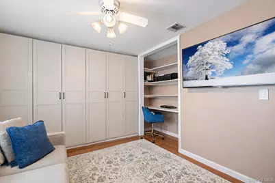 11 W Hitchcock Avenue, Floral Park, NY 11001 - Photo 14