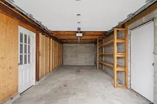 11 W Hitchcock Ave, Floral Park, NY 11001 - Photo 32