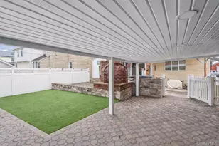 11 W Hitchcock Ave, Floral Park, NY 11001 - Photo 30