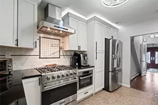 11 W Hitchcock Ave, Floral Park, NY 11001 - Photo 4
