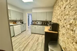 107 A Baker Hill Rd, Great Neck, NY 11023 - Photo 12