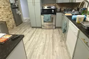 107 A Baker Hill Rd, Great Neck, NY 11023 - Photo 10