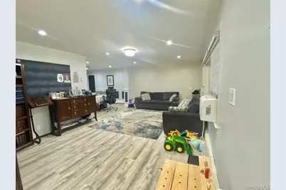 107 A Baker Hill Road, Great Neck, NY 11023 - Photo 2