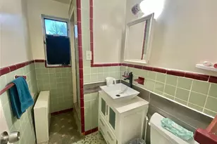 107 A Baker Hill Rd, Great Neck, NY 11023 - Photo 14