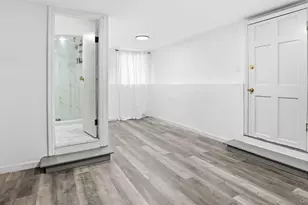 8 Myrtle Ave, Brentwood, NY 11717 - Photo 10